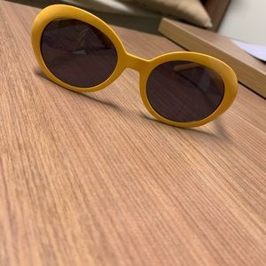 Cute yellow shades 😎